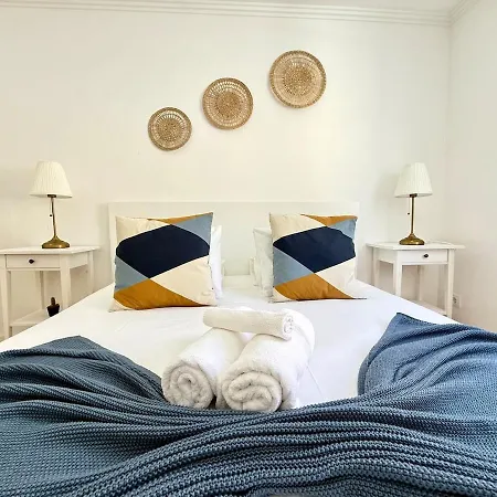 Apartment 1 Bedroom - Patio - - Ac Lisbon