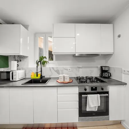Flat With A Patio Near Liberdade And Marques Ac *